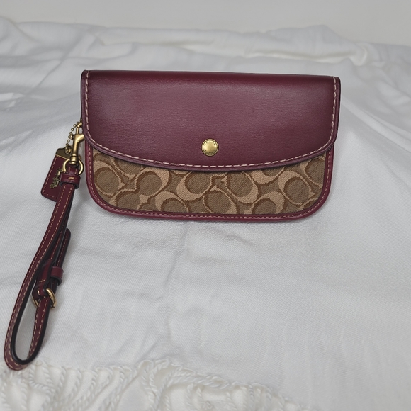 Coach leather wristlet - Picture 1 of 7